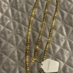 Louis Vuitton Necklace And Bracelet for Sale in Davenport, FL - OfferUp