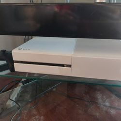 Xbox One 500GB With Controller