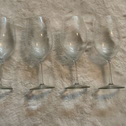 Set Of 4- Wine Gasses 