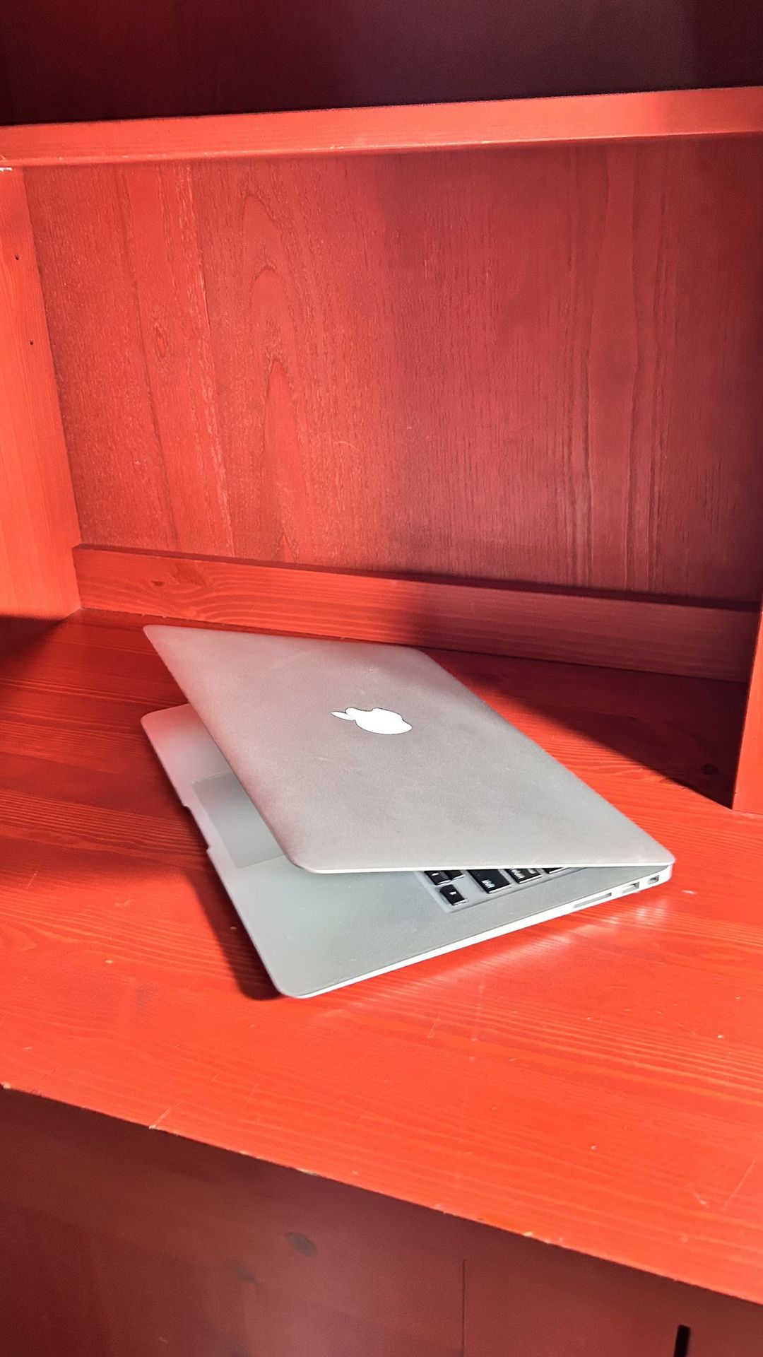 Apple MacBook Air 13” I5/8GB/256GB SSD $180