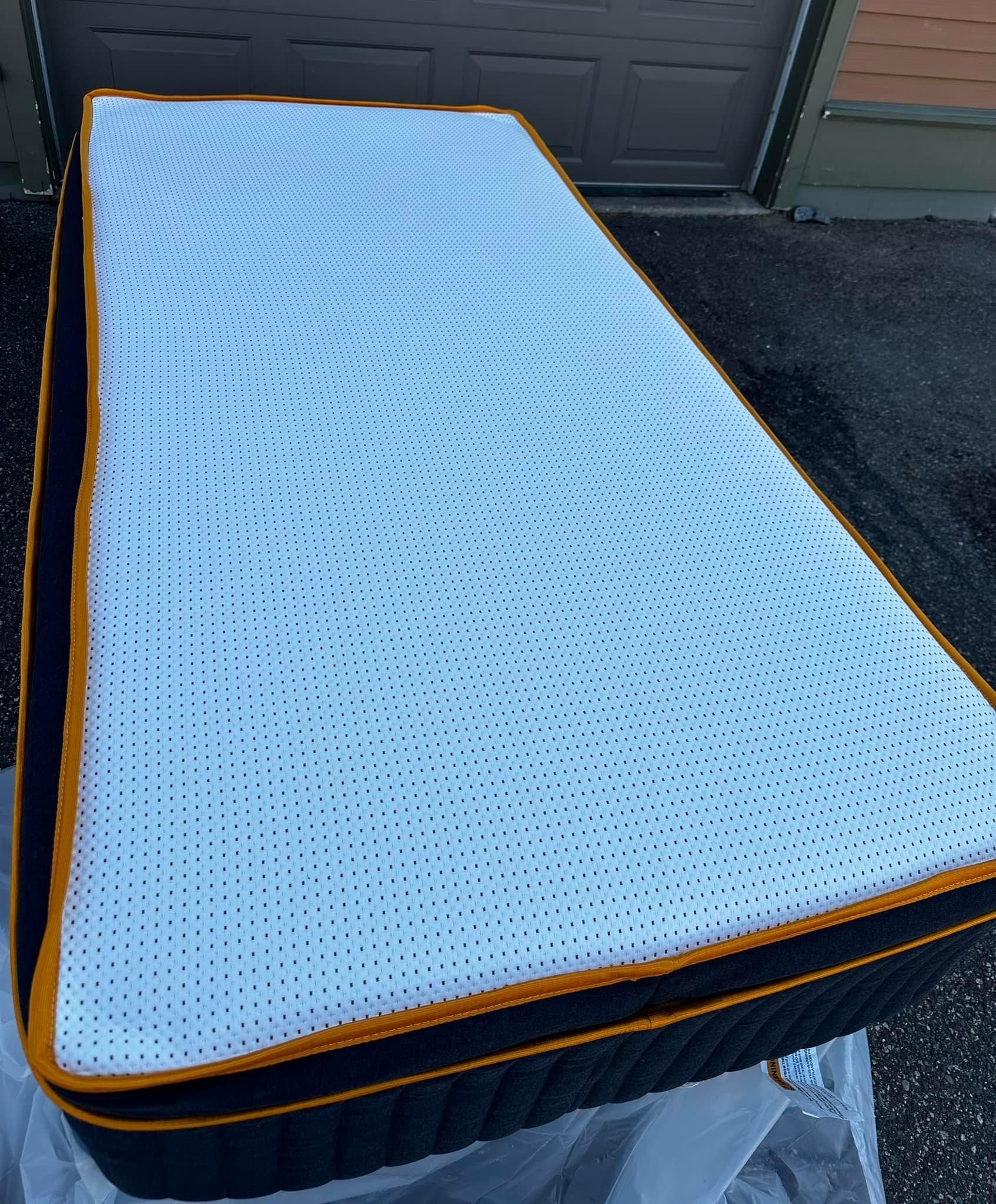 Nectar Premier Hybrid Twin Xl Mattress Bed - Like New