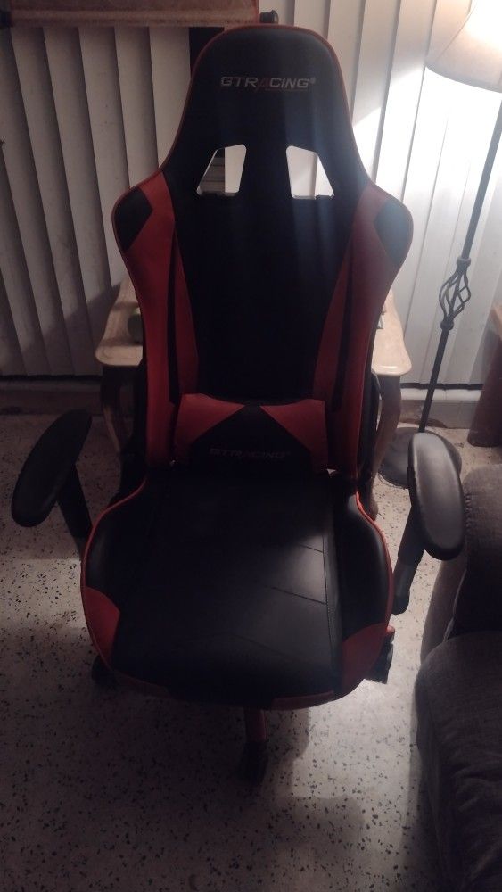 GTRacing Red Gaming Chair Used 
