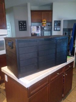 One hinge is broken fully functional outdoor patio deck box brand new firm price