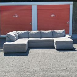Large Sectional Couch *DELIVERY AVAILABLE*🛻