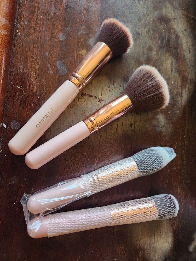 New Makeup Brushes. Set of 2 $8 Firm