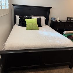 Black Wood Queen Bedroom Set - Macy’s