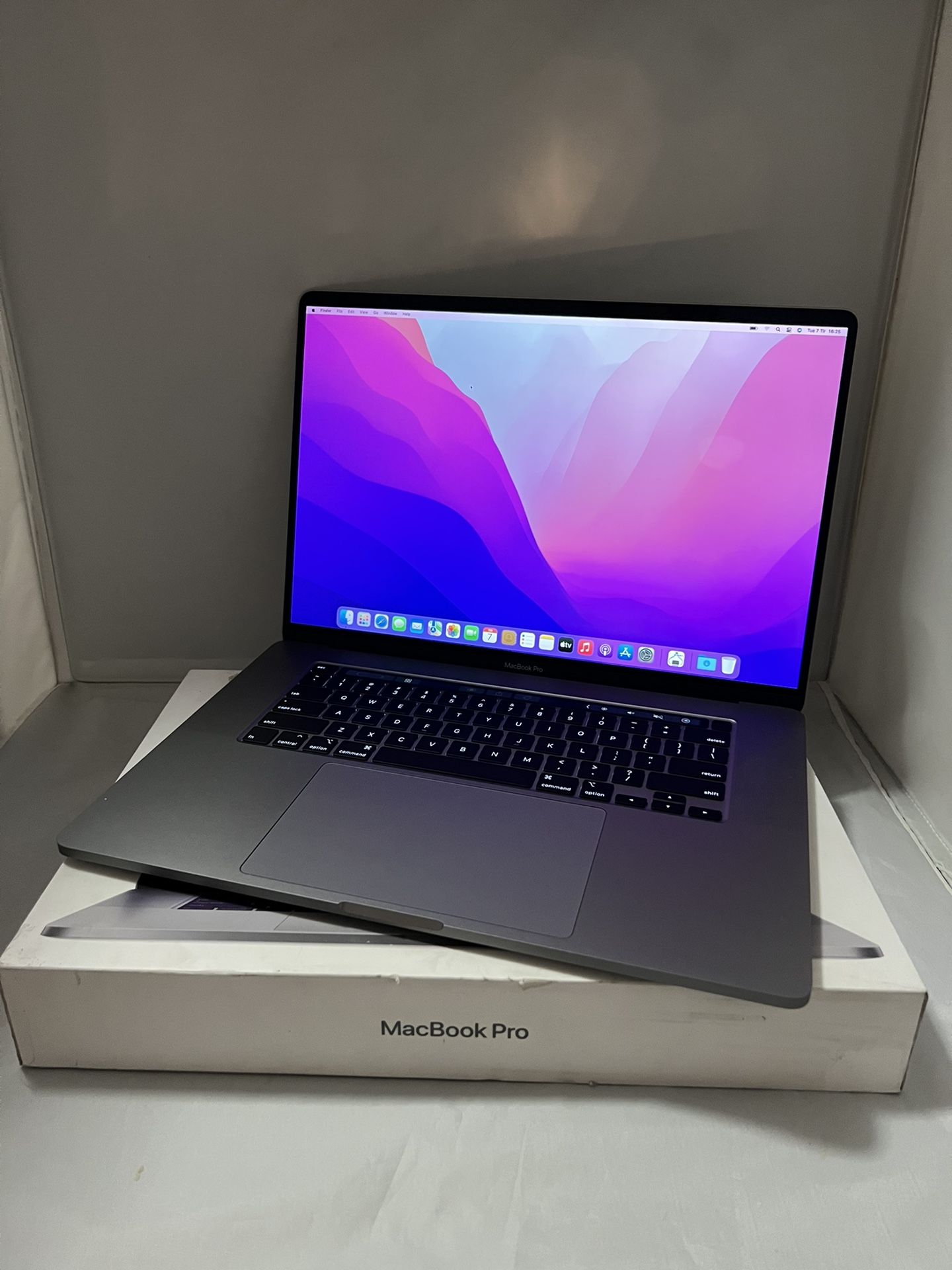 Apple MacBook Pro i7/16GB/512GBApple MacBook Pro 2018 A1989 Core