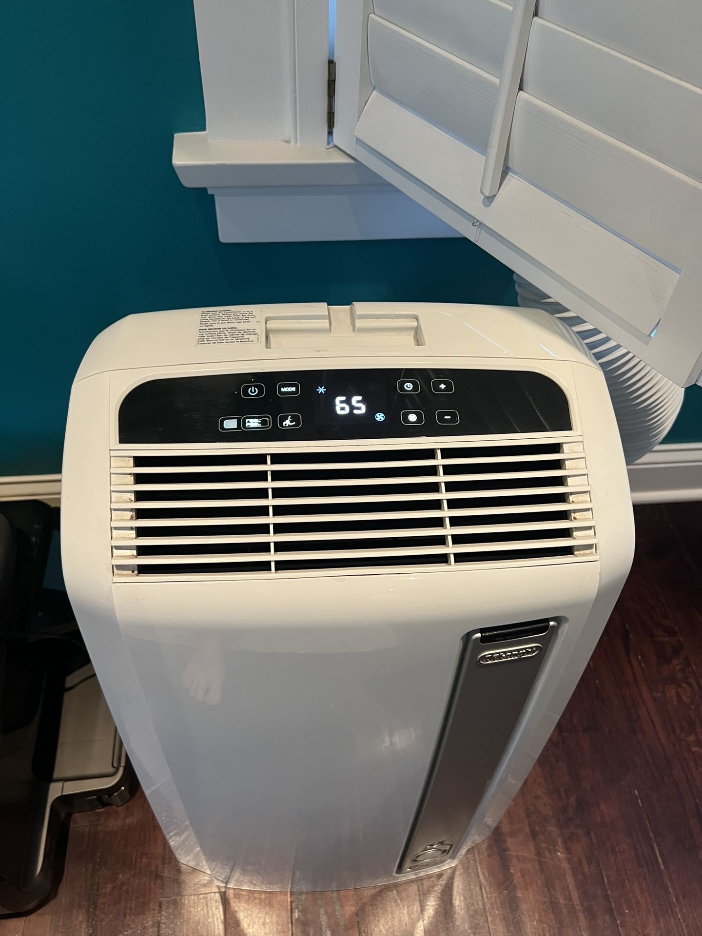 DeLonghi Portable Window AC Unit