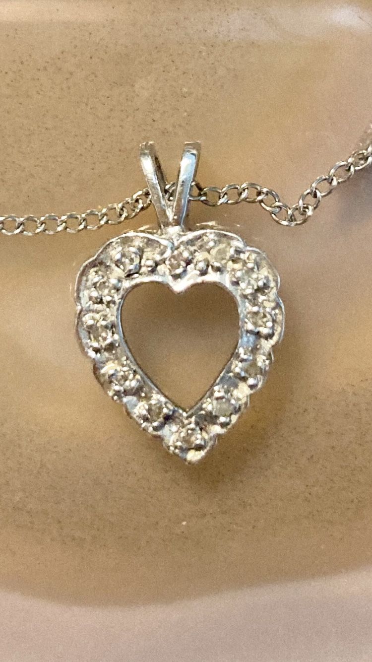 14k White Gold And Diamonds Heart Pendant