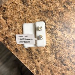 Moissanite Earring 