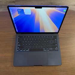 MacBook Air M2 (2022) – 13” – 256GB – Excellent Condition – Case + Charger Included