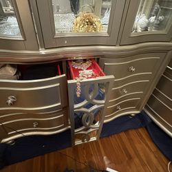Queen Size Bedroom Set