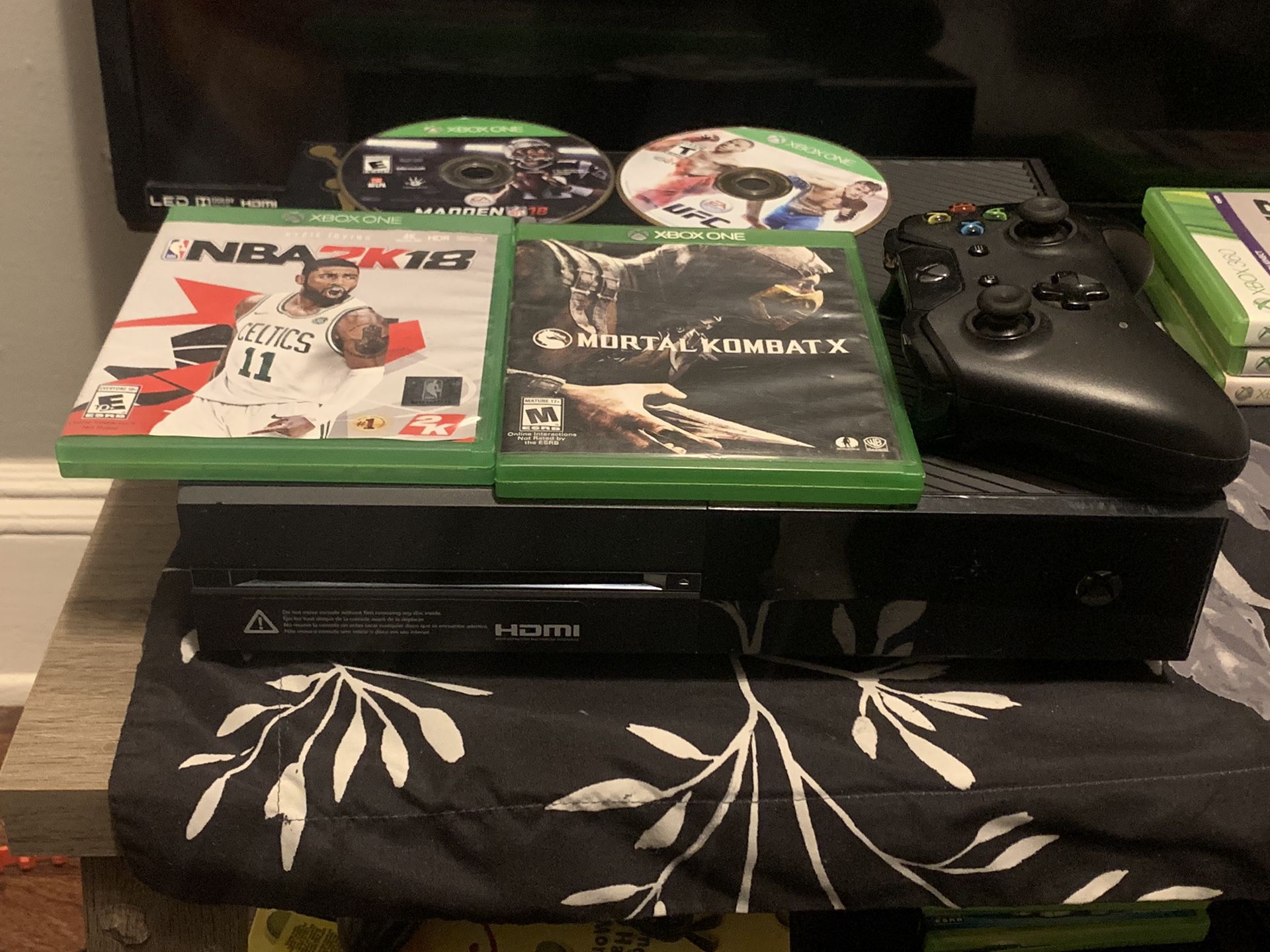 Xbox 1 one controller 4games 1tb