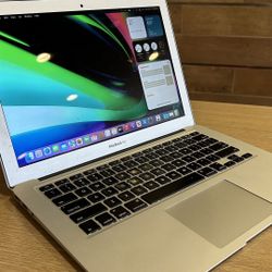 Apple MacBook Air 13” I5/8GB/256GB SSD $200
