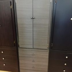 Wardrobe /Guardaropa