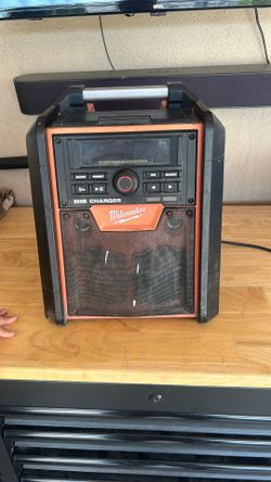 Milwaukee Job site Speaker And Charger