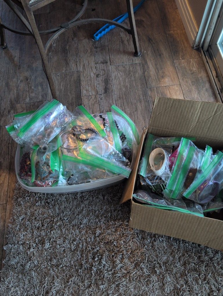 Costume Jewelry Paparazzi Type Jewelry. I Probably Have Close To 200 Items. Rings, Necklaces, Bracelets, Pendants Etc. 