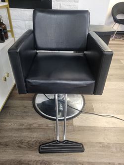 Salon styling chair
