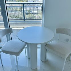 Table With 2 Chairs 