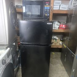 Medium Fridge 10cu with Microwave 