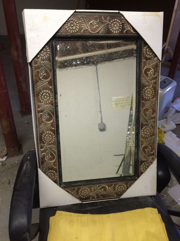 Wall mirror