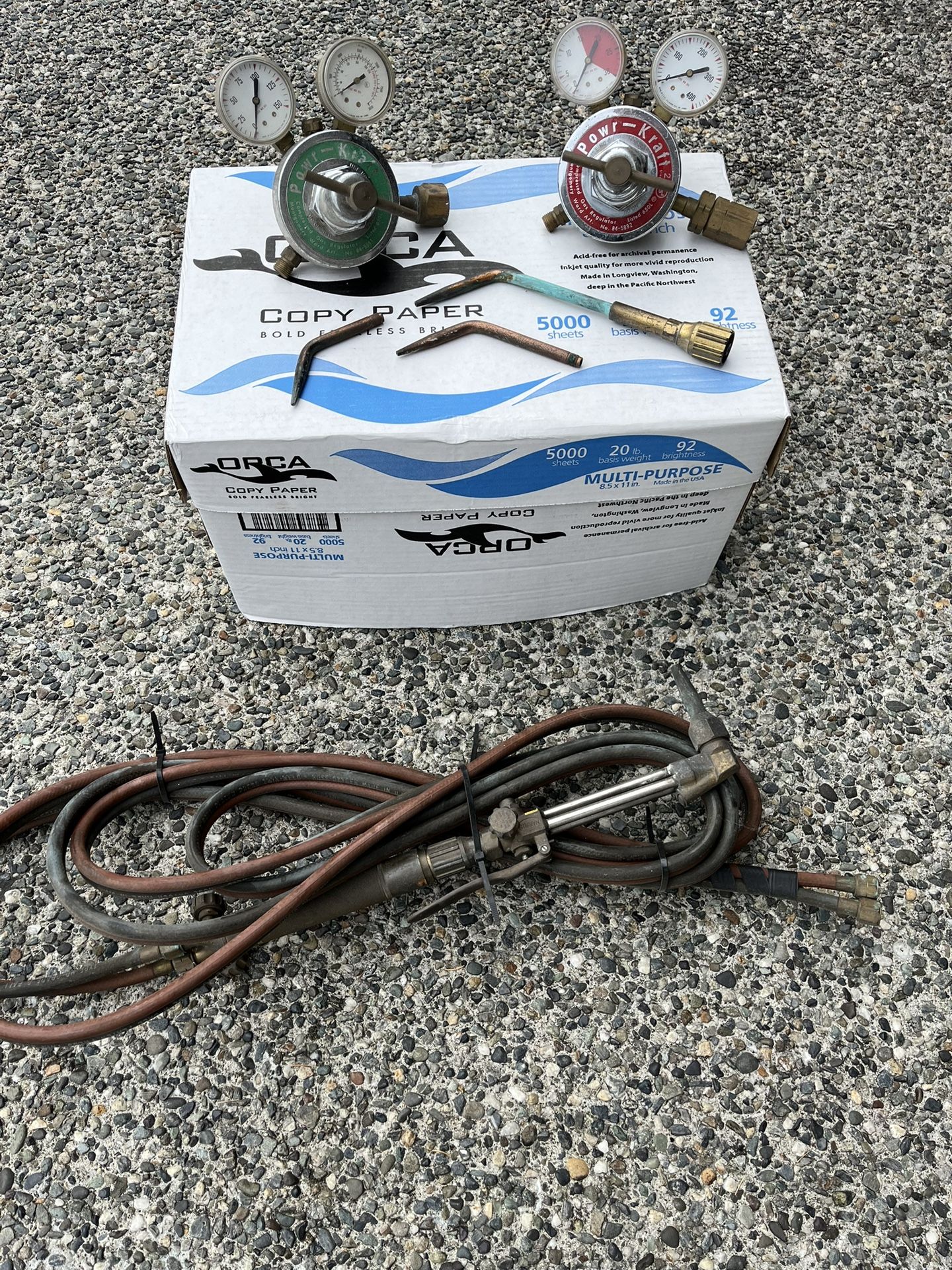 Oxyacetylene Welding Cutting Torch With Regulators, Tips
