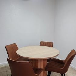 Round Table Dining Set