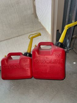 2 Plastic Gas Containers MADE IN USA (1) Gallon and (2) Gallons
