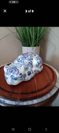 $10 Pair Vintage Blue and White Chinese Chinoiserie Teapot, Cat, 
Both $10