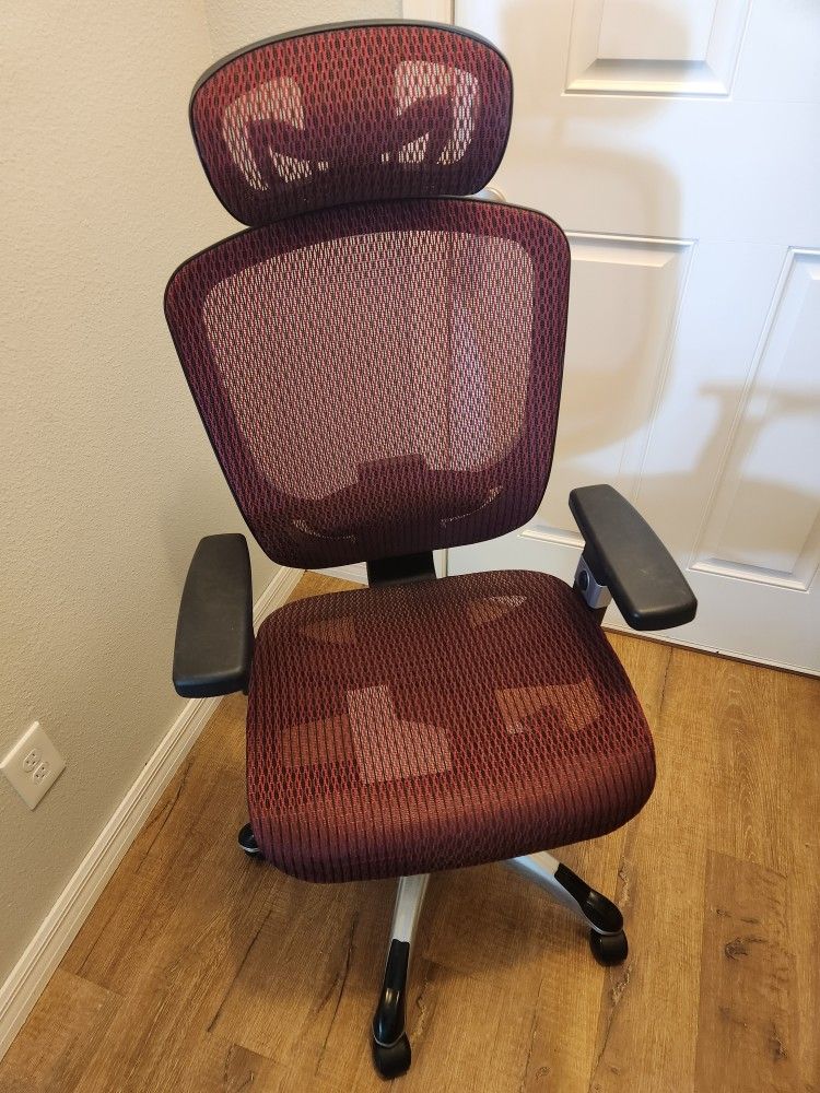 Staples Hyken Mesh Chair (Red) for Sale in Orlando, FL - OfferUp