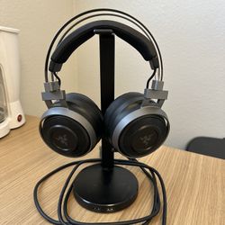 Razer Nari Ultimate & Razer Headphone Stand