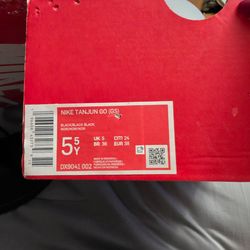 Nike 5.5 young black