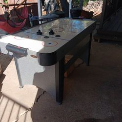 Air hockey table