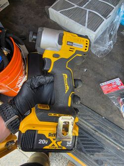V20 Dewalt impact like new