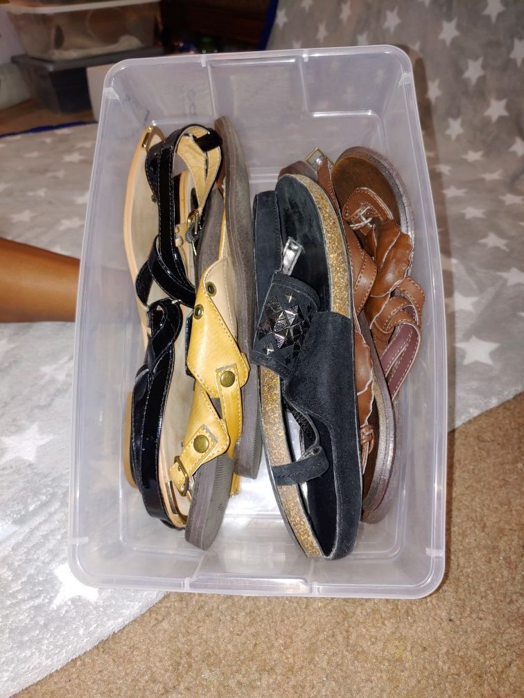 Size 8 four for $ 4.00 summer Sandler