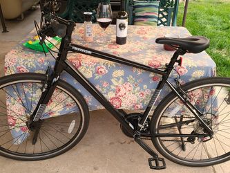 2 CANNONDALE quick 6 bikes. Size medium and large.