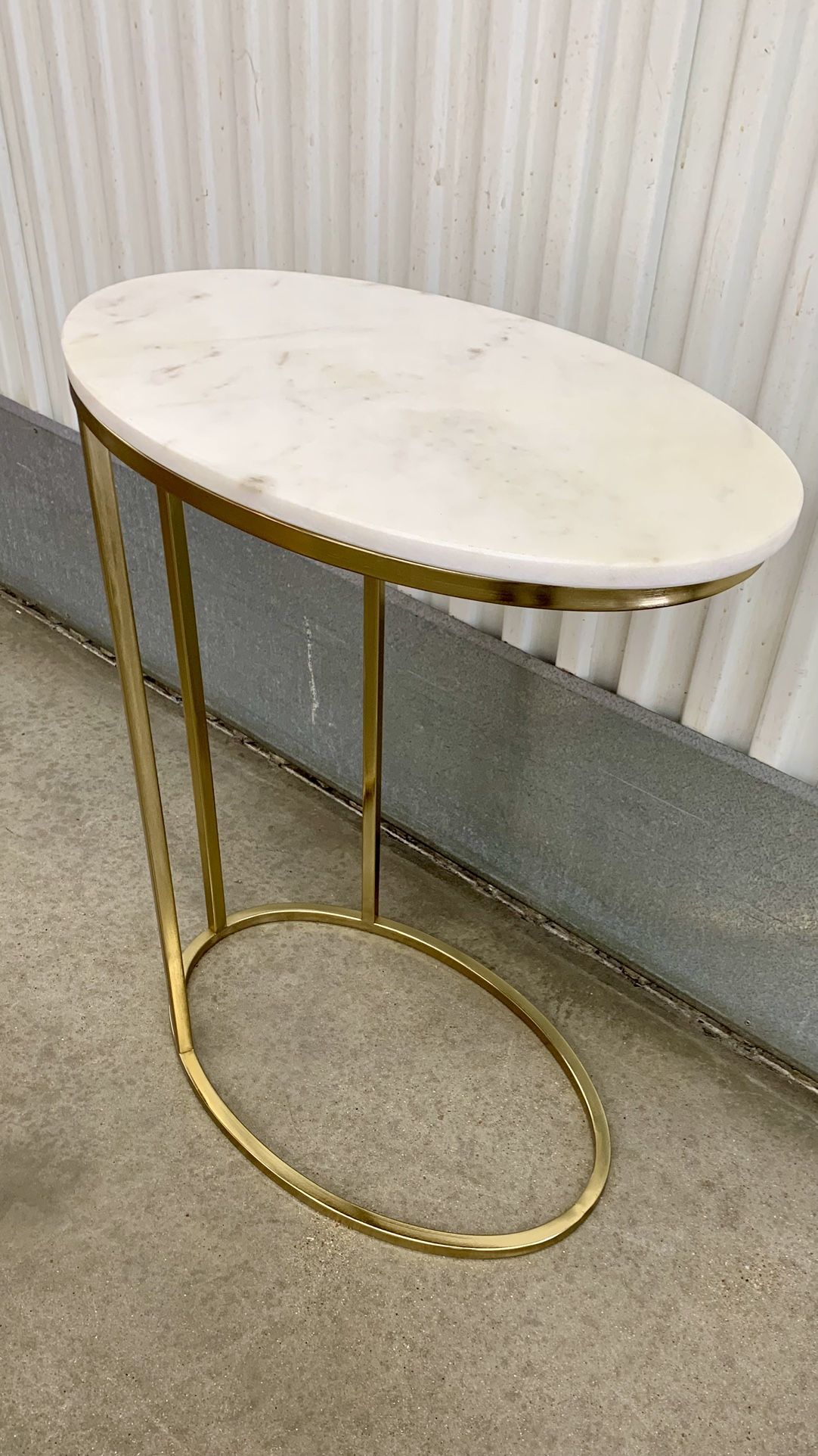Pottery Barn brass and banswara oval marble top “Delaney“ c-table