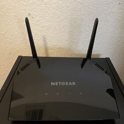 Netgear / AC1600 WiFi Router (R6260)  Dual-Band WiFi Router (up to 1.6Gbps)