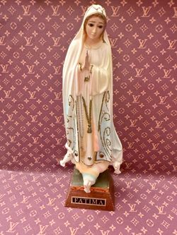AMAZING NUNS CONVENT OUR LADY OF FATIMA STATUE. I believe is supposed to have a crown on its head but it’s missing. Selling as is.
