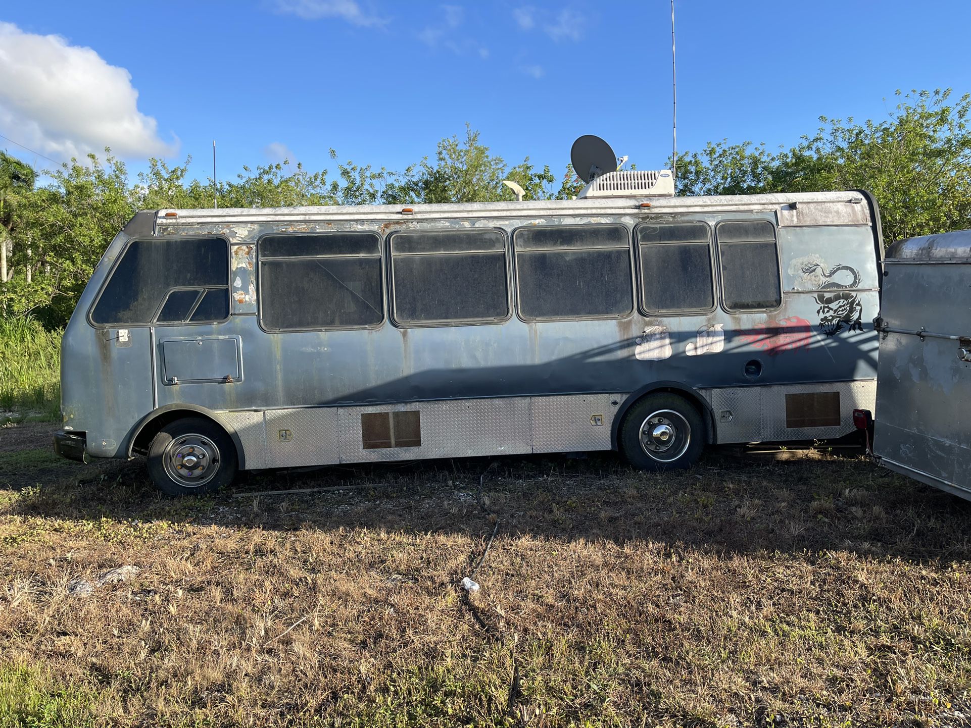 OSKOSH  DIESEL !!MOTORHOME CONVERSION 1991 26 FOOT!TRADE FOR A 40’ CONTAINER  OR A CARGO VAN !!