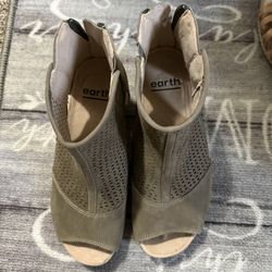 Earth Ivy Sahara Open Toe Low Block Heel Comfort Sandal Size 6.5