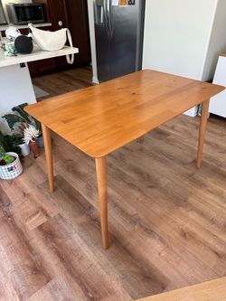 ZINUS 47in Dining table