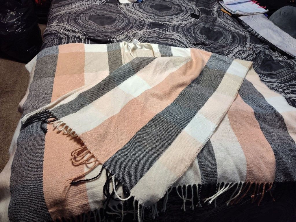 Poncho/Shawl
