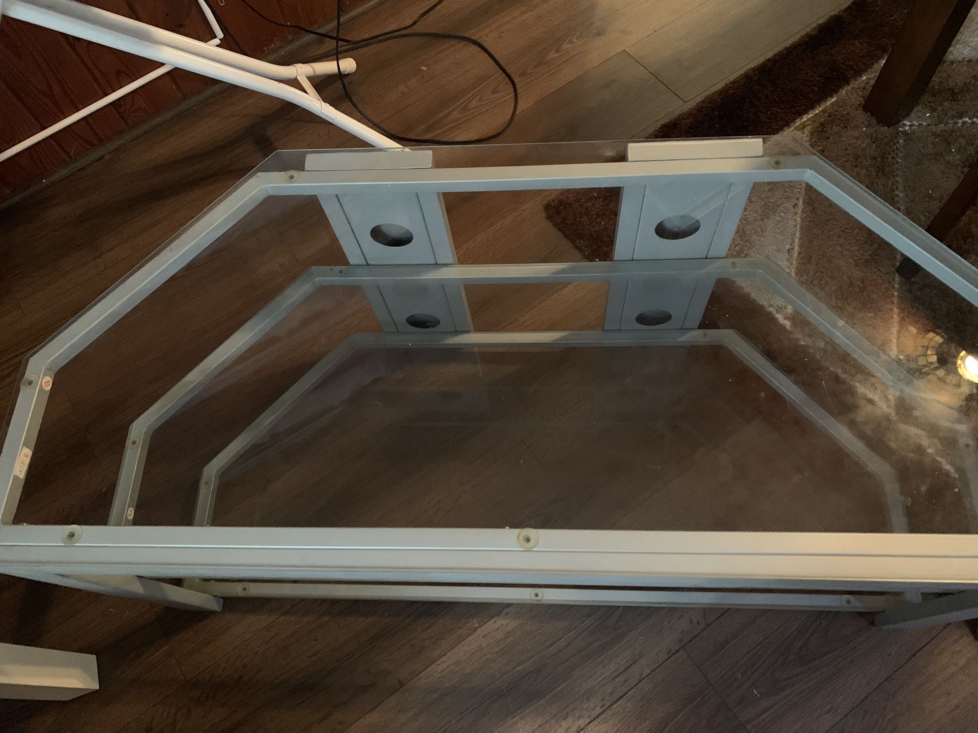 TV stand (free)