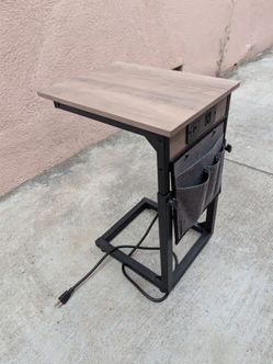Little table with power outlet
