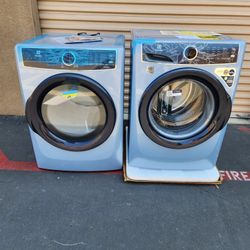 Electrolux Front Load Washer And Gas Dryer 