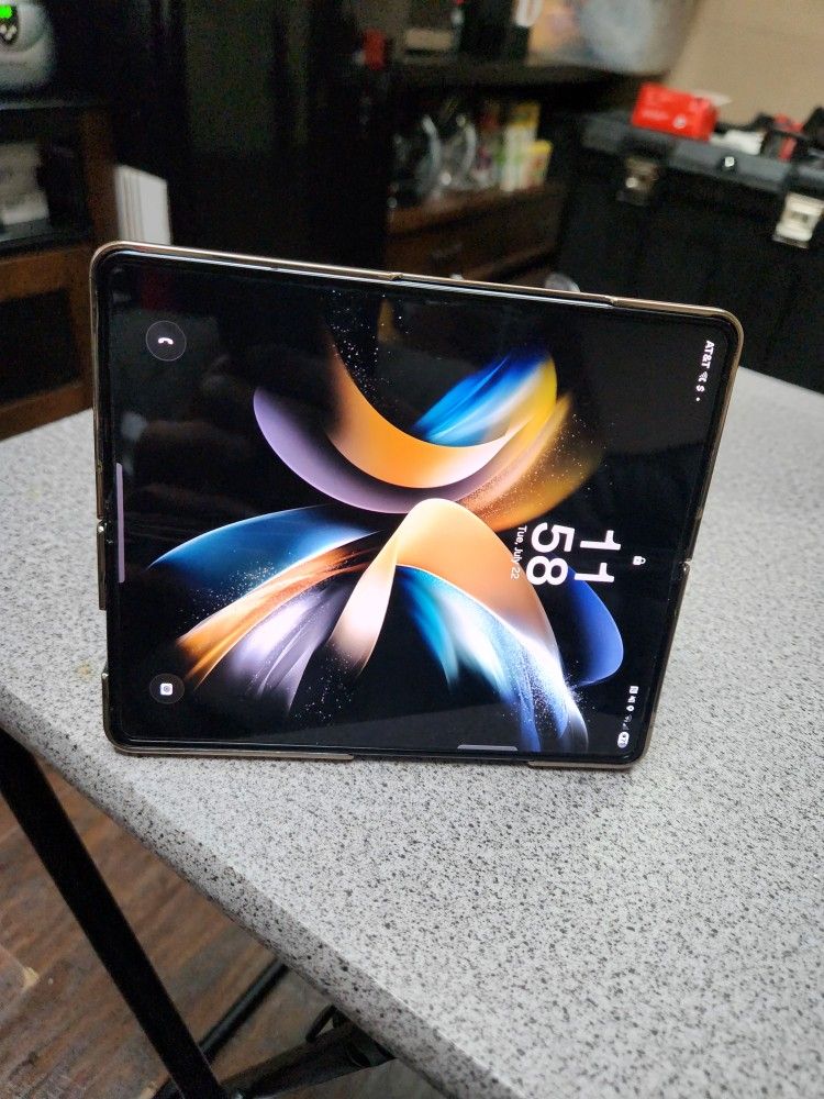 SAMSUNG GALAXY ZFOLD4 $575 OBO Open To Trades