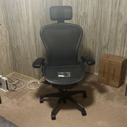 Herman Miller Aeron Carbon Wave Size B - Fully Loaded w/ Ergoking Headrest