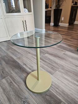 Beautiful side table, end table, night stand... NEW!