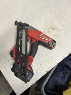 Nail gun with 2 Batteries